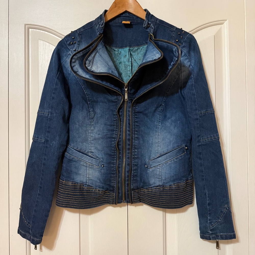 Jou Jou distressed studded Denim Jacket, Women’s Medium Y2K Rocker Chic, EUC!